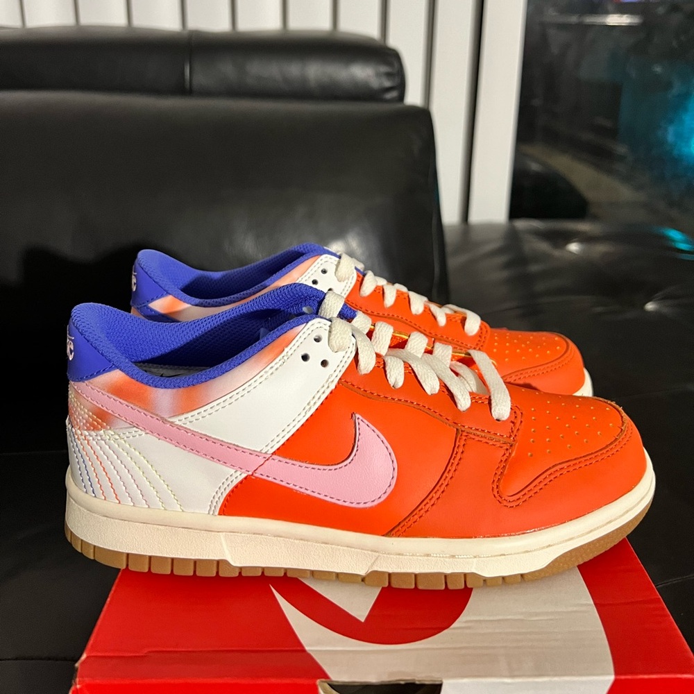 This is a girls youth 5 1/2 Nike dunk low. SE.